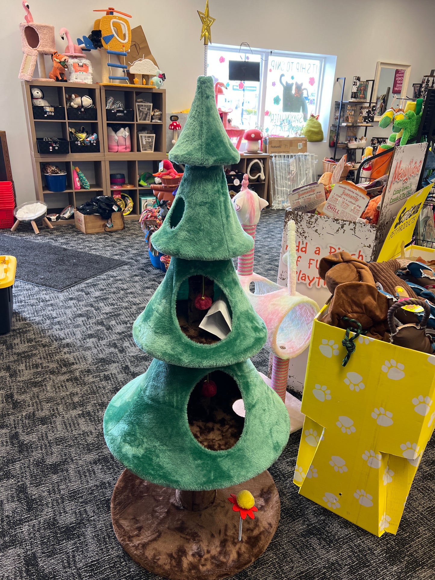 Novelty-Themed Cat Tree/Tower/Scratcher