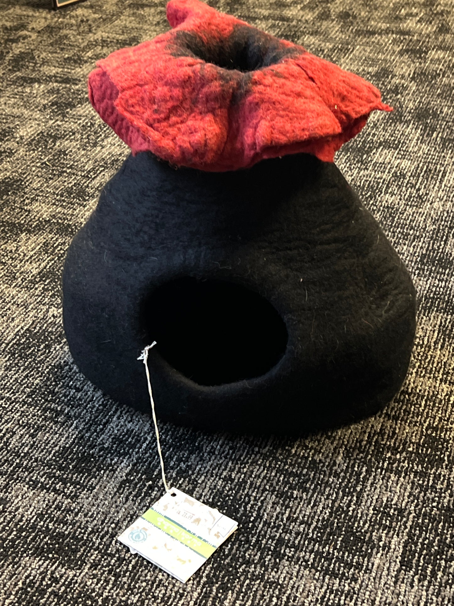Dharma Karma Poppy Wool Pet Cave Dog/Cat
