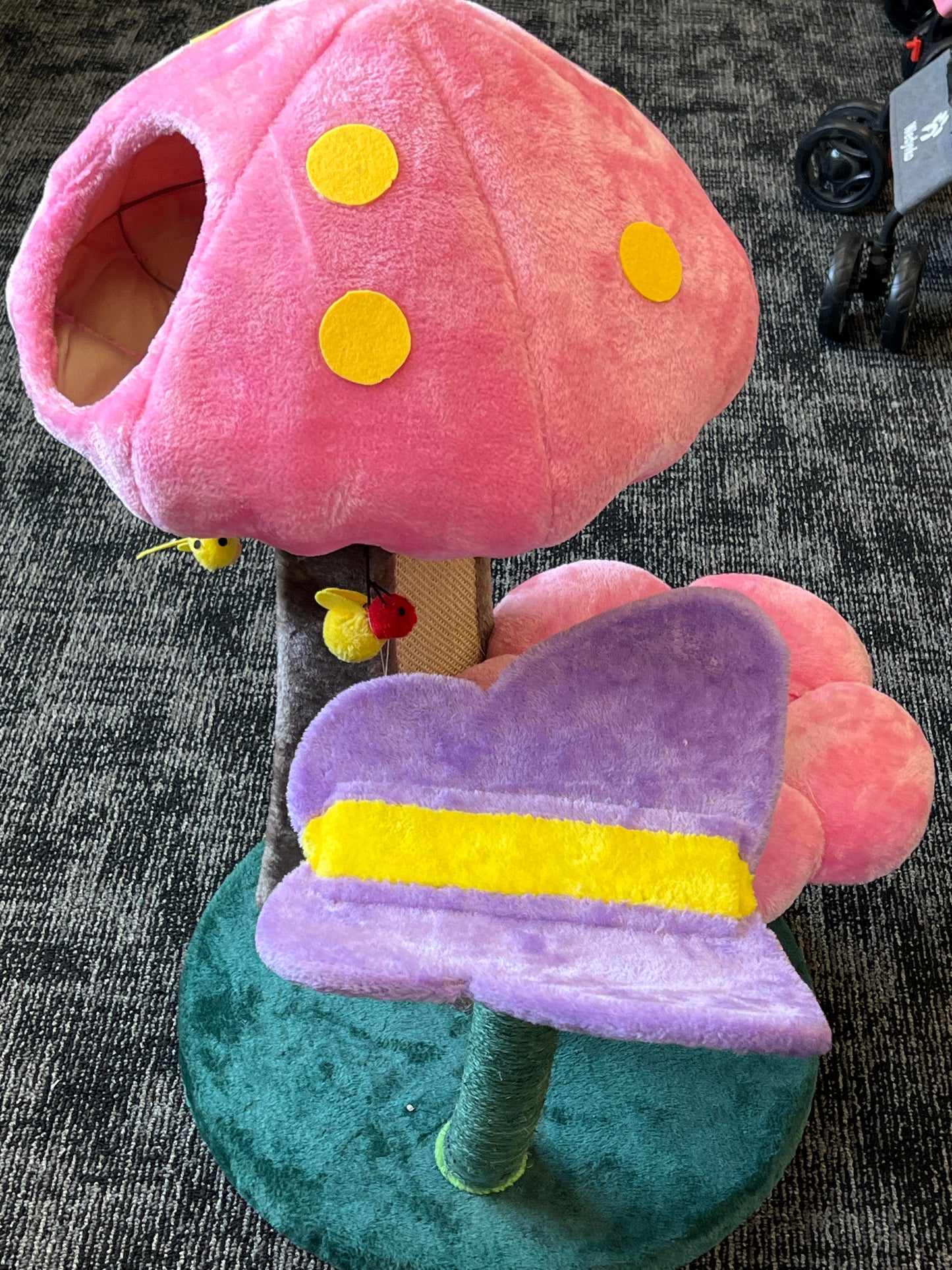 Novelty-Themed Cat Tree/Tower/Scratcher